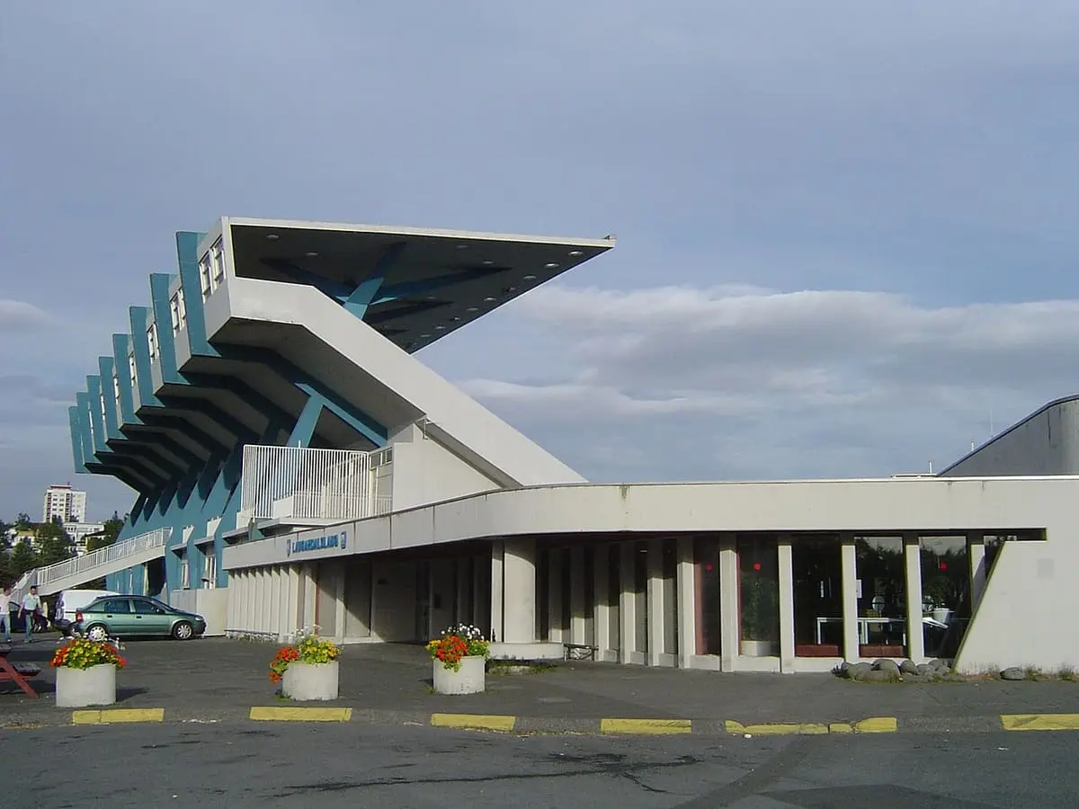 Laugardalslaug entrance building with its cantilevered concrete grandstand roof in Reykjavík