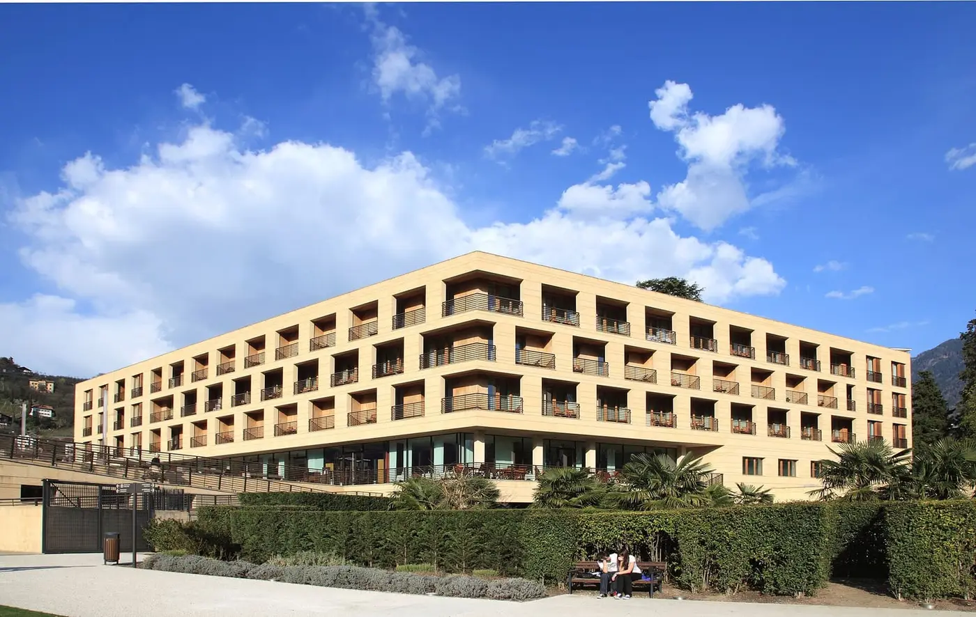 Hotel Therme Meran, the hotel linked to the Merano thermal baths, under a blue sky