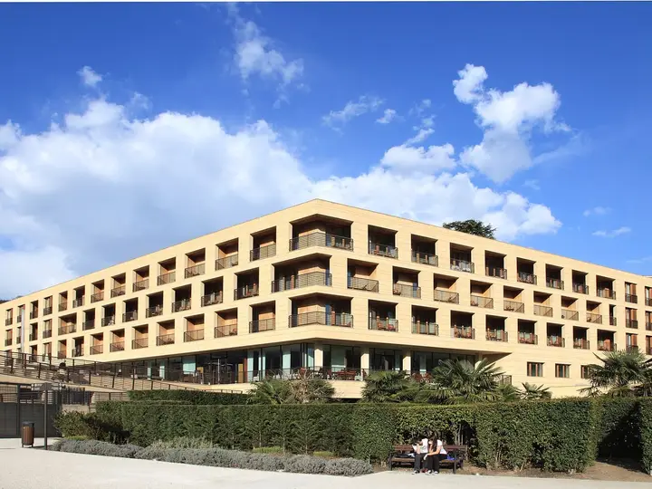 Hotel Therme Meran, the hotel linked to the Merano thermal baths, under a blue sky